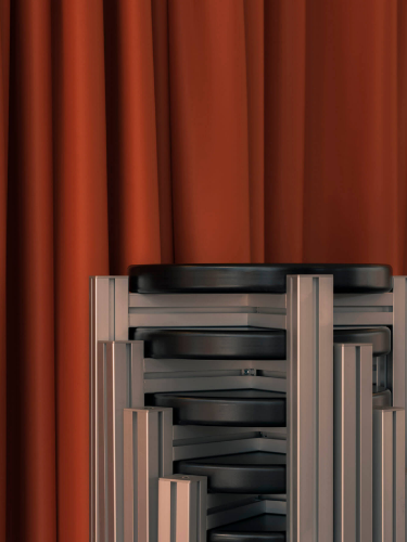 Vue d'une pièce de mobilier en aluminium et noyer